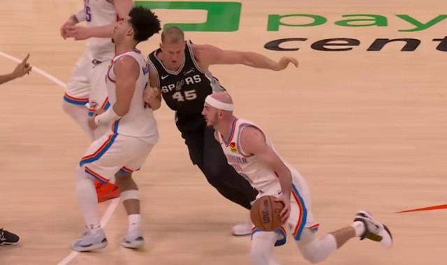世俱杯买球-一级恶意！NBA官方追加升级普拉姆利犯规：天王山蓄力撞翻麦凯恩