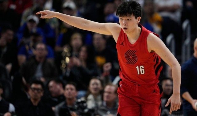 世俱杯买球网站-机会出来了！杨瀚森弧顶接球追身三分可惜打铁